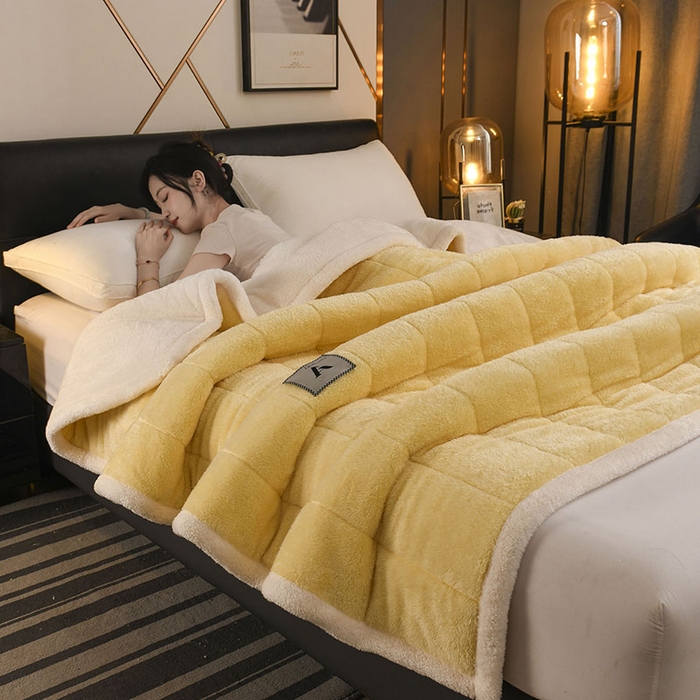 91家纺网 家纺一手货源 找家纺 恋绒家纺 2025新款加厚三层毛毯被牛奶绒复合毯子夹棉盖毯午睡毯子法莱绒毛毯 （亲肤绒-）-米黄
