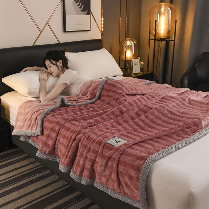 91家纺网 家纺一手货源 找家纺 恋绒家纺 2025新款双面绒休闲毛毯多功能毛毯牛奶绒毯子法莱绒盖毯 彩贝绒-粉色