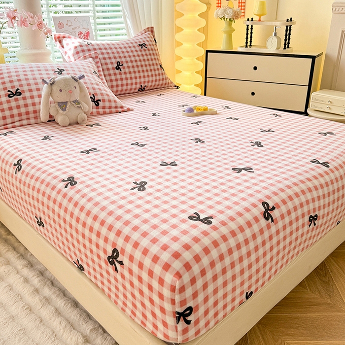 91家纺网 家纺一手货源 找家纺 妖妖家纺 2024新款200克牛奶绒单床笠 格子蝴蝶结-粉