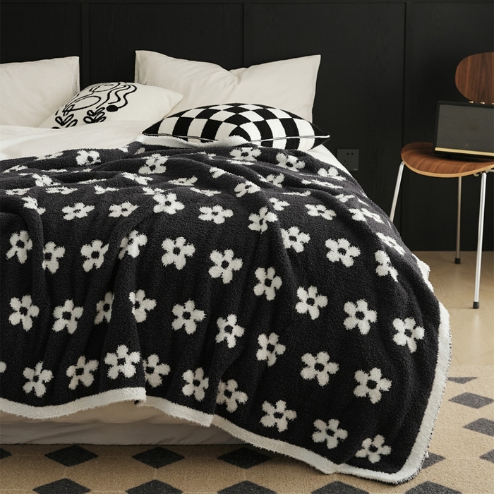 91家纺网 家纺一手货源 找家纺 暖绵绵家纺 2025新款半边绒清新甜美碎花多功能毯-普利朵 普利朵-碳灰色