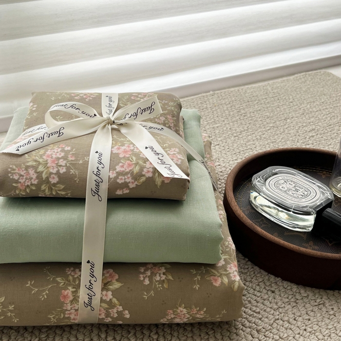 91家纺网 家纺一手货源 找家纺 一比一家纺 2025新款全棉母婴级抗菌有氧全棉双层纱亲肤全棉小清新印花三件套四件套 曼城旧事