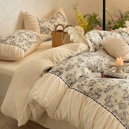 一左一右 2024秋冬新款法式风复古印花褶皱花边保暖加厚高克重全消光牛奶绒四件套（提供买家秀） 奶油白