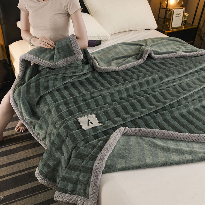 91家纺网 家纺一手货源 找家纺 恋绒家纺 2025新款双面绒休闲毛毯多功能毛毯牛奶绒毯子法莱绒盖毯 彩贝绒-墨绿