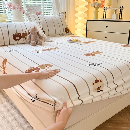 91家纺网 家纺一手货源 找家纺 妖妖家纺 2024新款200克牛奶绒单床笠 熊熊游乐园