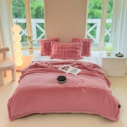 91家纺网 家纺一手货源 找家纺 （总）悦织湾家纺 2025新款轻奢仿兔毛绒仿裘皮仿皮草绣花毛毯