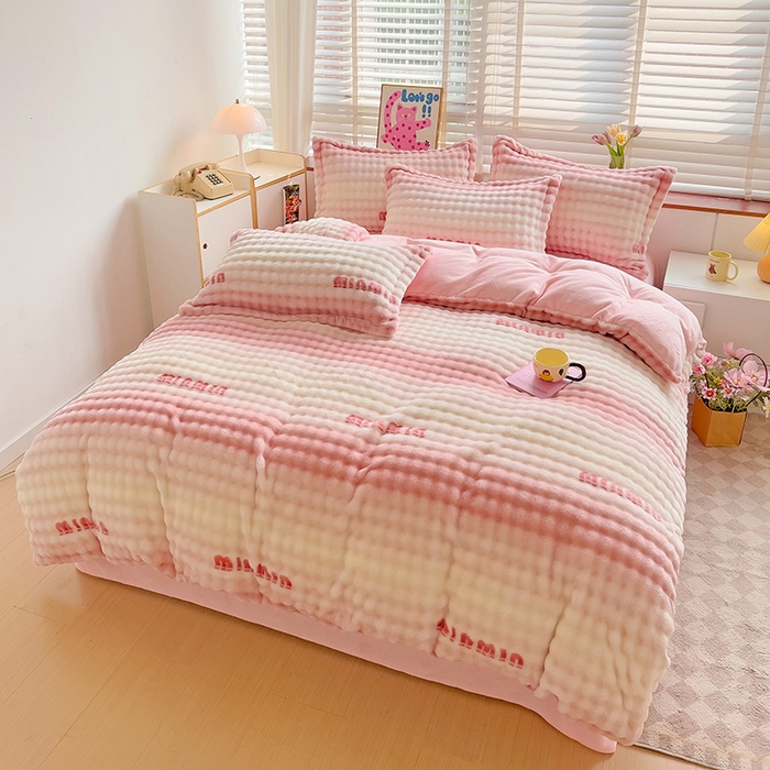 91家纺网 家纺一手货源 找家纺 鸿羽樱（鸿羽樱）家纺 2024新款加厚泡泡牛奶绒印花工艺立体四件套 粉色空间