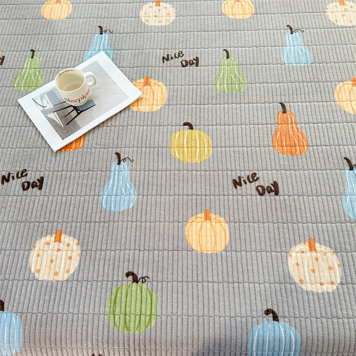 91家纺网 家纺一手货源 找家纺 梵朴 2024新款牛奶绒直角包边床盖 瓜果飘香