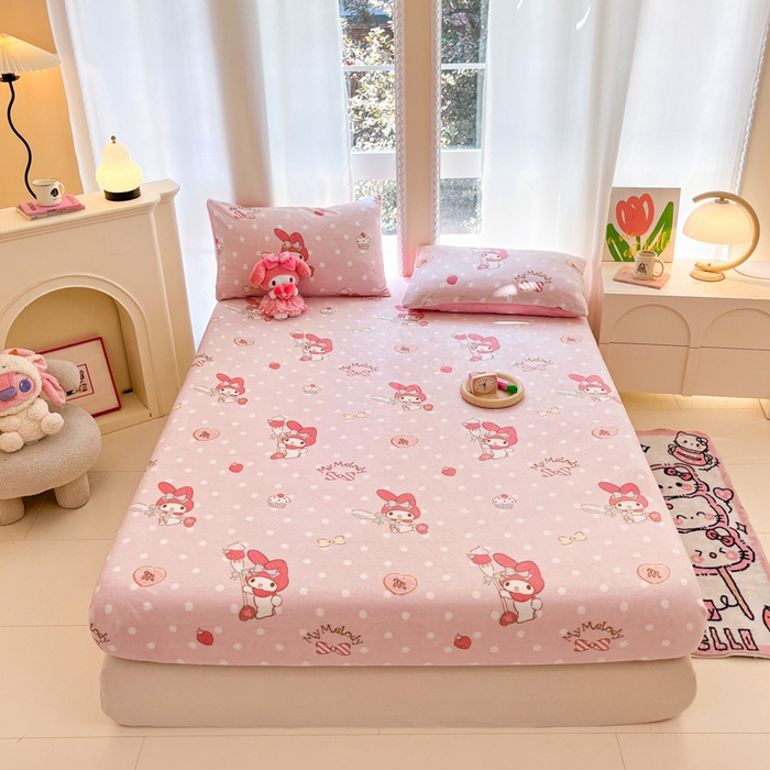 91家纺网 家纺一手货源 找家纺 博雅 2024新款三丽鸥牛奶绒小版床笠系列 牛奶绒小版-奶油美乐蒂