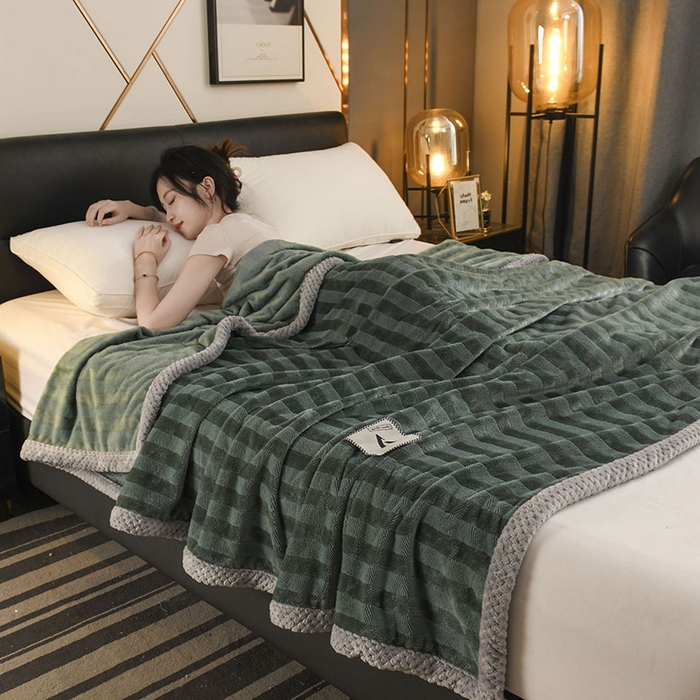 91家纺网 家纺一手货源 找家纺 恋绒家纺 2025新款双面绒休闲毛毯多功能毛毯牛奶绒毯子法莱绒盖毯 彩贝绒-墨绿