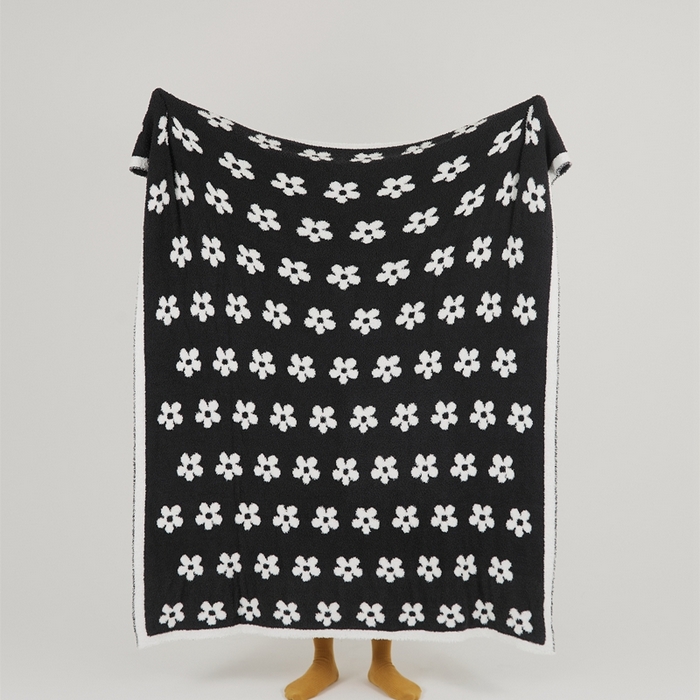 91家纺网 家纺一手货源 找家纺 暖绵绵家纺 2025新款半边绒清新甜美碎花多功能毯-普利朵 普利朵-碳灰色