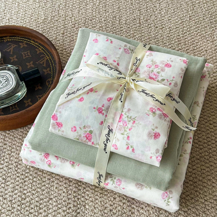 91家纺网 家纺一手货源 找家纺 一比一家纺 2025新款全棉母婴级抗菌有氧全棉双层纱亲肤全棉小清新印花三件套四件套 秀妍