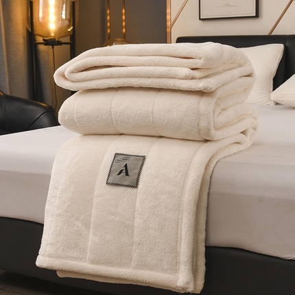 91家纺网 家纺一手货源 找家纺 恋绒家纺 2025新款加厚三层毛毯被牛奶绒复合毯子夹棉盖毯午睡毯子法莱绒毛毯 （亲肤绒-）-米白