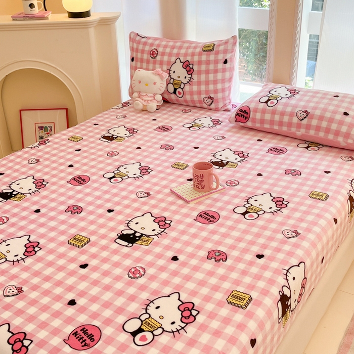 91家纺网 家纺一手货源 找家纺 博雅 2024新款三丽鸥牛奶绒小版床笠系列 牛奶绒小版-饼干KT猫