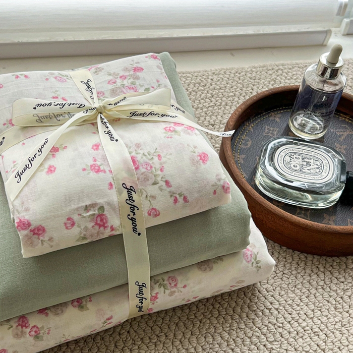 91家纺网 家纺一手货源 找家纺 一比一家纺 2025新款全棉母婴级抗菌有氧全棉双层纱亲肤全棉小清新印花三件套四件套 秀妍