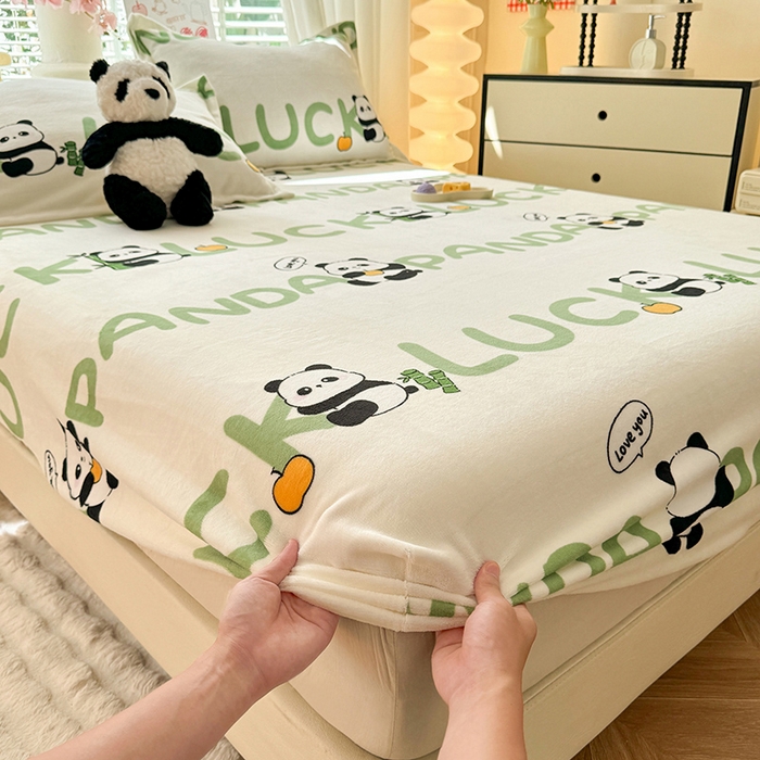 91家纺网 家纺一手货源 找家纺 妖妖家纺 2024新款200克牛奶绒单床笠 开心大熊猫