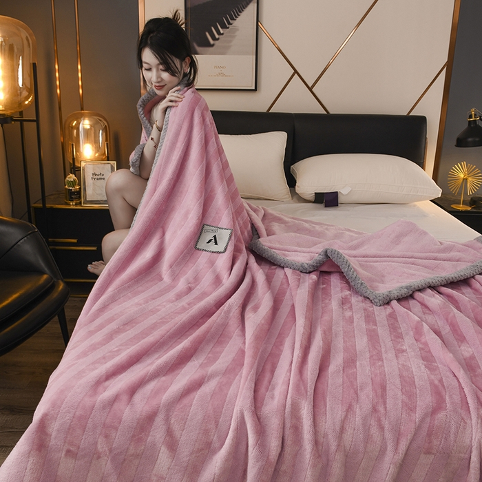 91家纺网 家纺一手货源 找家纺 恋绒家纺 2025新款双面绒休闲毛毯多功能毛毯牛奶绒毯子法莱绒盖毯 彩贝绒-淡粉