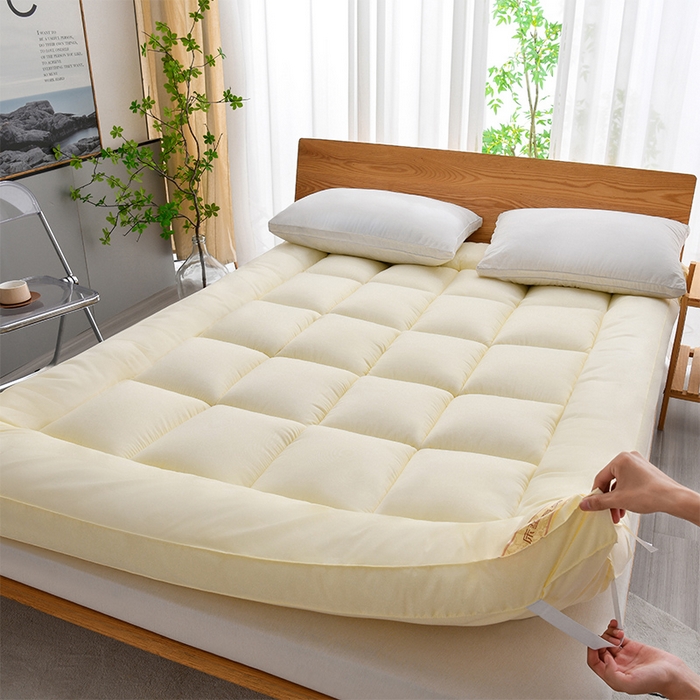 91家纺网 家纺一手货源 找家纺 预言家纺 2024新款3D磨毛羽丝绒羊羔绒床垫 米黄