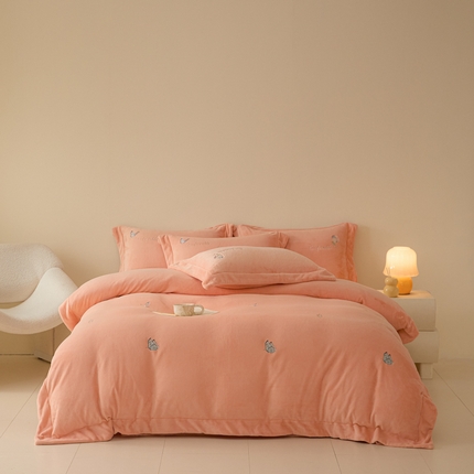 新方向 2025新款全消光A类刺绣牛奶绒四件套-悦动 悦动-桃玉