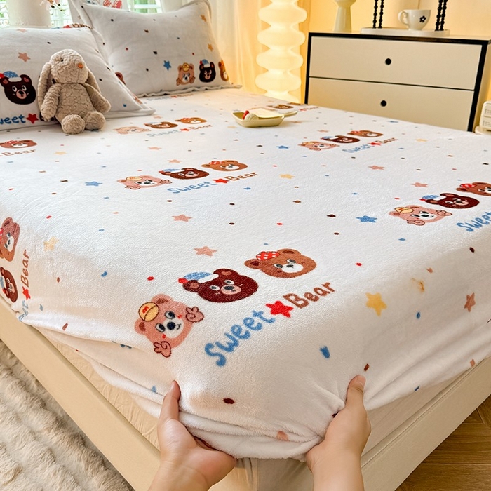 91家纺网 家纺一手货源 找家纺 妖妖家纺 2024新款200克牛奶绒单床笠 可爱曲奇