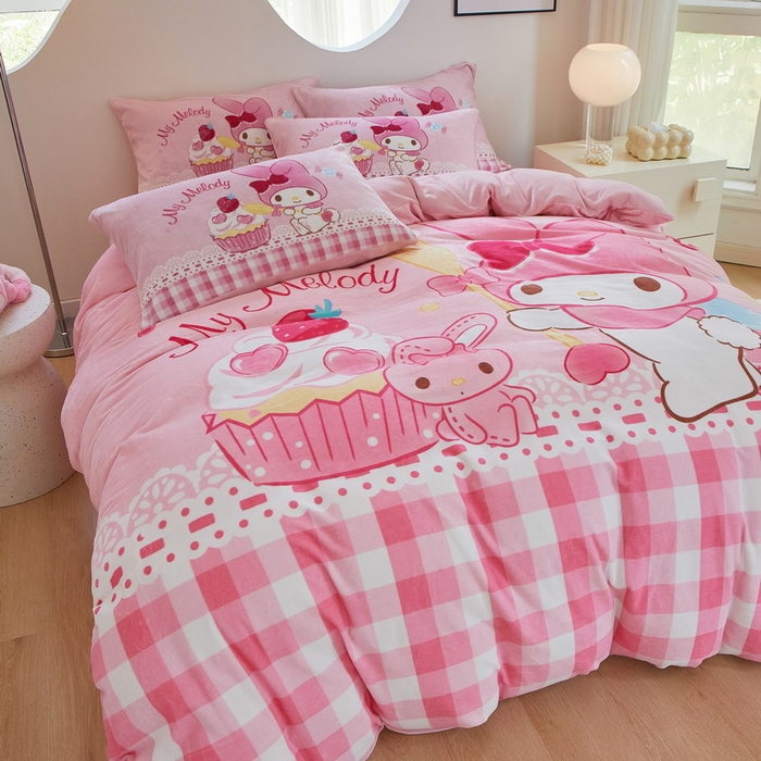 91家纺网 家纺一手货源 找家纺 蘭菲家纺 2024新款牛奶绒卡通三丽鸥四件套 生日快乐