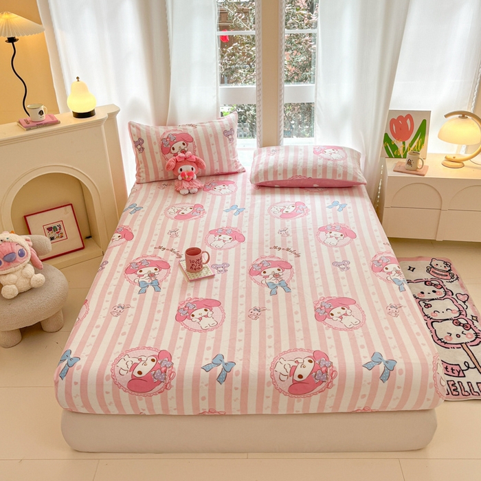 91家纺网 家纺一手货源 找家纺 博雅 2024新款三丽鸥牛奶绒小版床笠系列 牛奶绒小版-甜甜美乐蒂