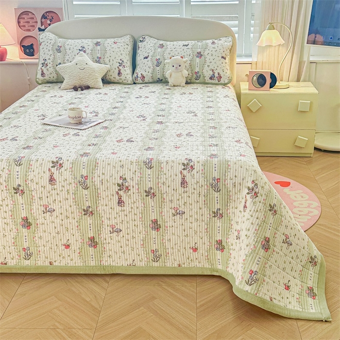 91家纺网 家纺一手货源 找家纺 梵朴 2024新款牛奶绒直角包边床盖 花开花兔-绿