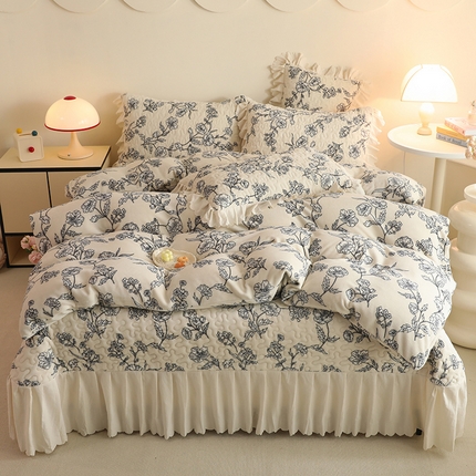 91家纺网 家纺一手货源 找家纺 （总）金盛皇朝家纺 2024秋冬新品高克重牛奶绒夹棉花边床盖系列