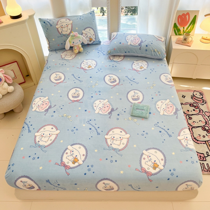 91家纺网 家纺一手货源 找家纺 博雅 2024新款三丽鸥牛奶绒小版床笠系列 牛奶绒小版-蓝色玉桂狗