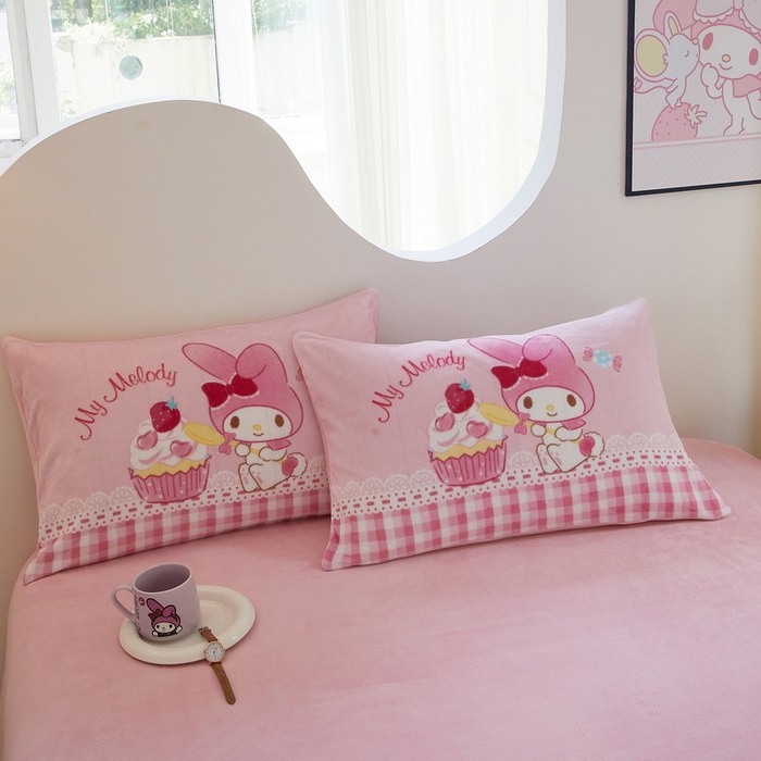 91家纺网 家纺一手货源 找家纺 蘭菲家纺 2024新款牛奶绒卡通三丽鸥四件套 生日快乐