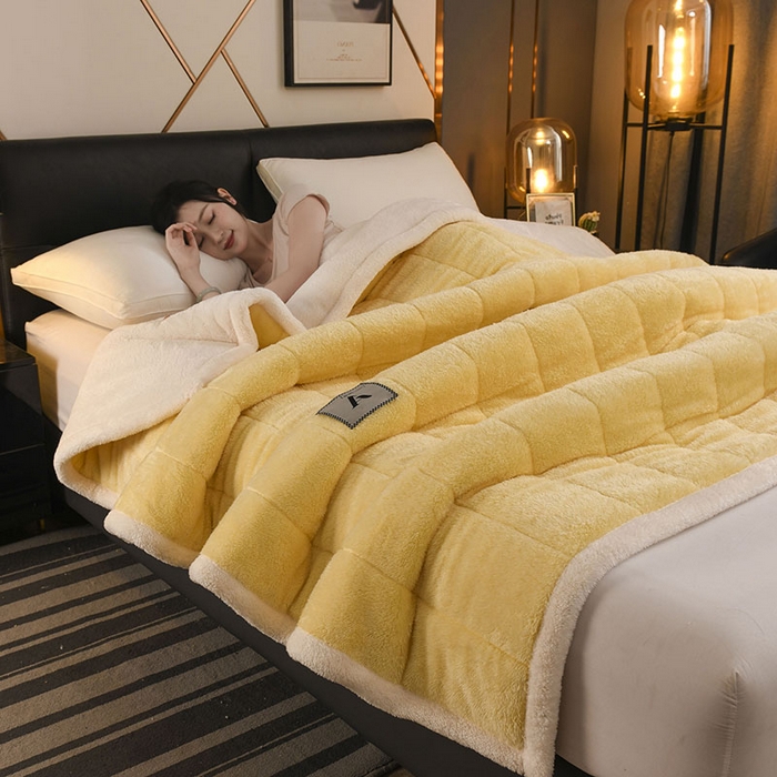 91家纺网 家纺一手货源 找家纺 恋绒家纺 2025新款加厚三层毛毯被牛奶绒复合毯子夹棉盖毯午睡毯子法莱绒毛毯 （亲肤绒-）-米黄