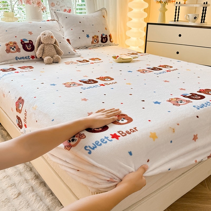 91家纺网 家纺一手货源 找家纺 妖妖家纺 2024新款200克牛奶绒单床笠 可爱曲奇