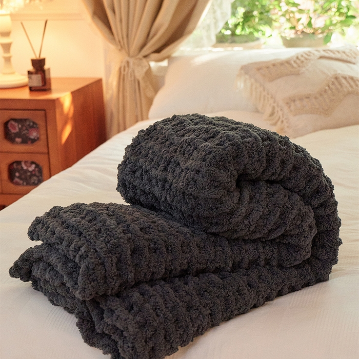 91家纺网 家纺一手货源 找家纺 暖绵绵 2025新款半边绒华夫格软糯针织毯-法格里（最低零售价147） 法格里-深灰色