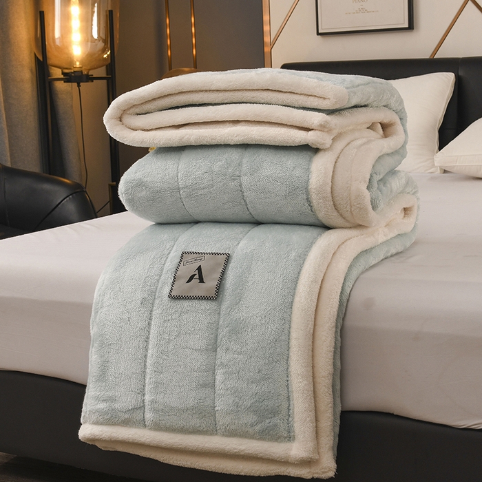 91家纺网 家纺一手货源 找家纺 恋绒家纺 2025新款加厚三层毛毯被牛奶绒复合毯子夹棉盖毯午睡毯子法莱绒毛毯 （亲肤绒-）-天空蓝