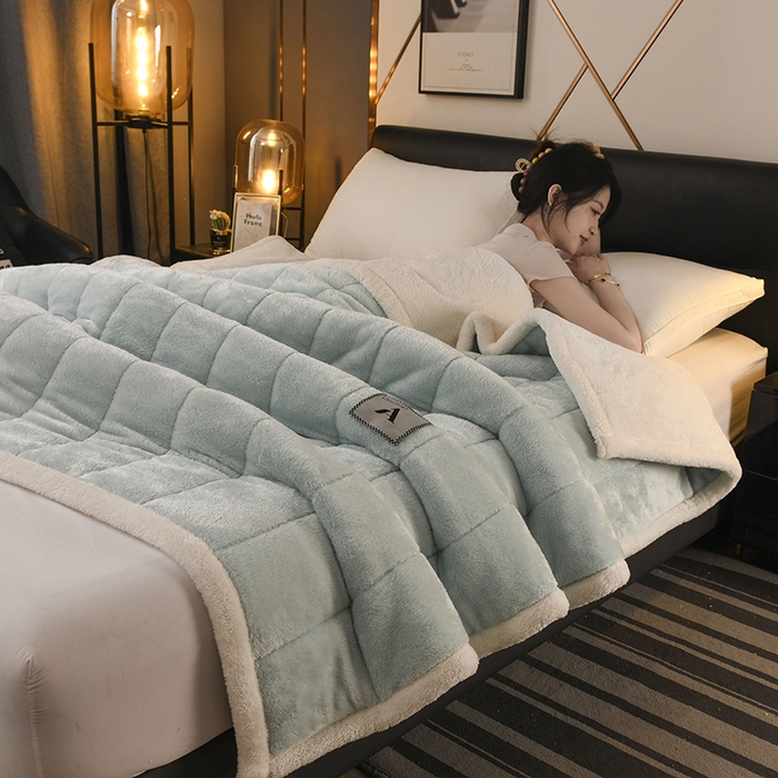 91家纺网 家纺一手货源 找家纺 恋绒家纺 2025新款加厚三层毛毯被牛奶绒复合毯子夹棉盖毯午睡毯子法莱绒毛毯 （亲肤绒-）-天空蓝