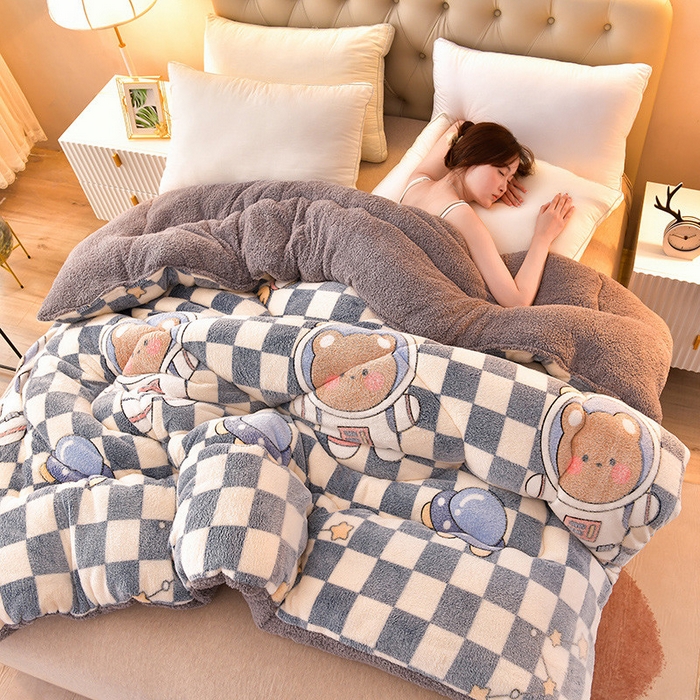 91家纺网 家纺一手货源 找家纺 南北家居 2024新款AB版雪花绒羊羔绒冬被被子被芯 宇航员