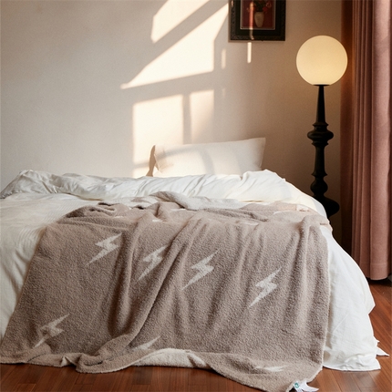 91家纺网 家纺一手货源 找家纺 暖绵绵家纺 2025新款半边绒系列盖毯披肩毯毯子-莱宁 莱宁-卡其