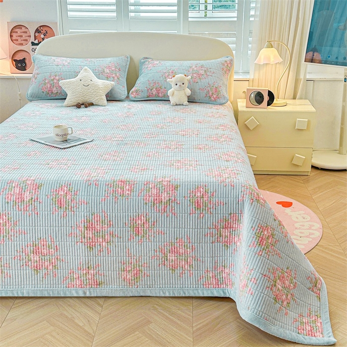 91家纺网 家纺一手货源 找家纺 梵朴 2024新款牛奶绒直角包边床盖 欧风花影-蓝