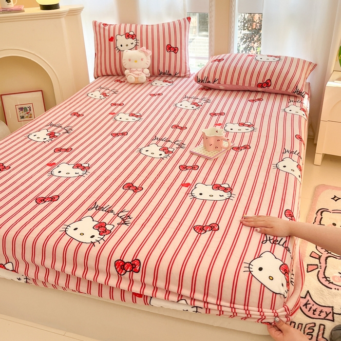 91家纺网 家纺一手货源 找家纺 博雅 2024新款三丽鸥牛奶绒小版床笠系列 牛奶绒小版-高贵KT猫