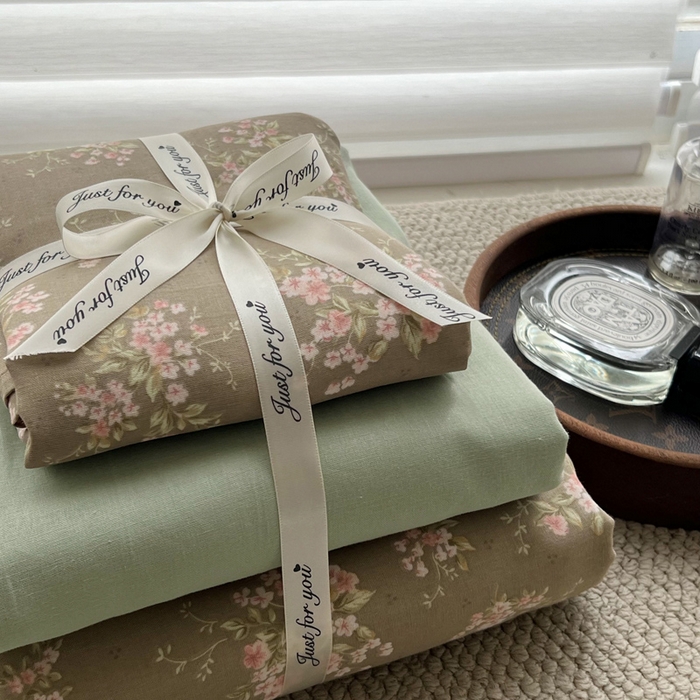 91家纺网 家纺一手货源 找家纺 一比一家纺 2025新款全棉母婴级抗菌有氧全棉双层纱亲肤全棉小清新印花三件套四件套 曼城旧事