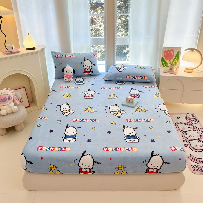 91家纺网 家纺一手货源 找家纺 博雅 2024新款三丽鸥牛奶绒小版床笠系列 牛奶绒小版-活力帕恰狗