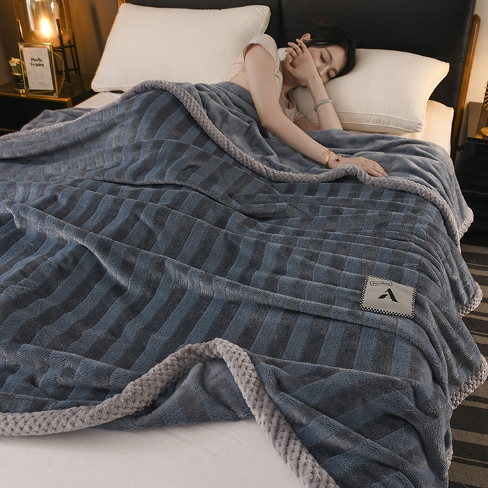 91家纺网 家纺一手货源 找家纺 恋绒家纺 2025新款双面绒休闲毛毯多功能毛毯牛奶绒毯子法莱绒盖毯 彩贝绒-雾蓝