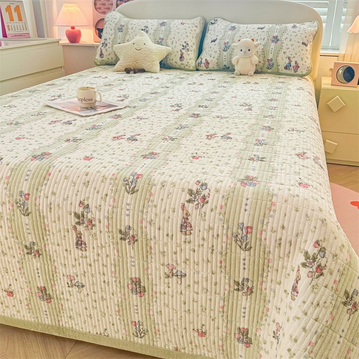 91家纺网 家纺一手货源 找家纺 梵朴 2024新款牛奶绒直角包边床盖 花开花兔-绿