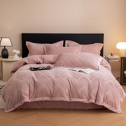 91家纺网 家纺一手货源 找家纺 （总）简宜家居（朝初家纺） 2025新款宽边提花牛奶绒四件套