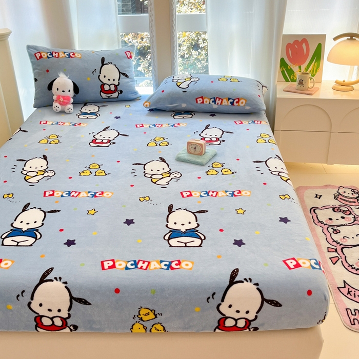 91家纺网 家纺一手货源 找家纺 博雅 2024新款三丽鸥牛奶绒小版床笠系列 牛奶绒小版-活力帕恰狗