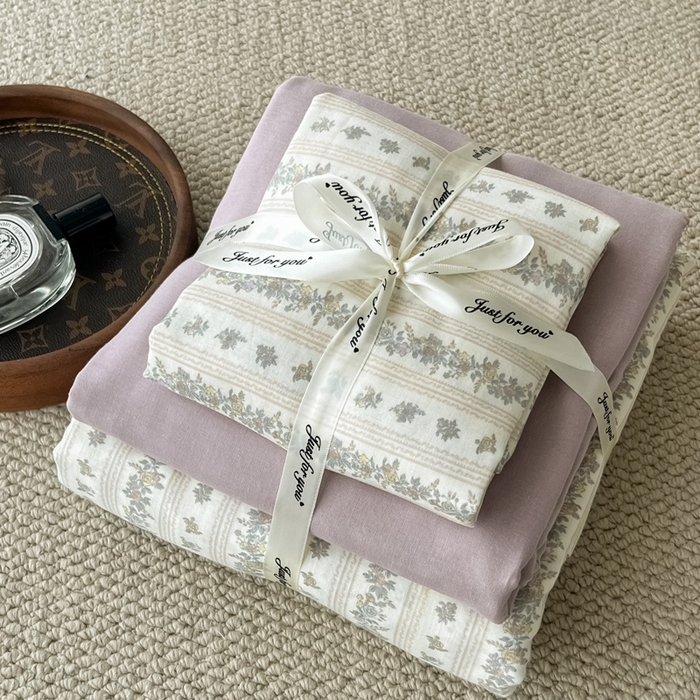 91家纺网 家纺一手货源 找家纺 一比一家纺 2025新款全棉母婴级抗菌有氧全棉双层纱亲肤全棉小清新印花三件套四件套 再见六丁目