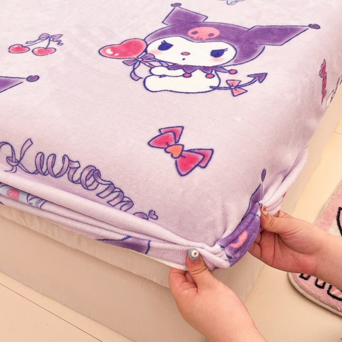 91家纺网 家纺一手货源 找家纺 博雅 2024新款三丽鸥牛奶绒小版床笠系列 牛奶绒小版-新紫色库洛米