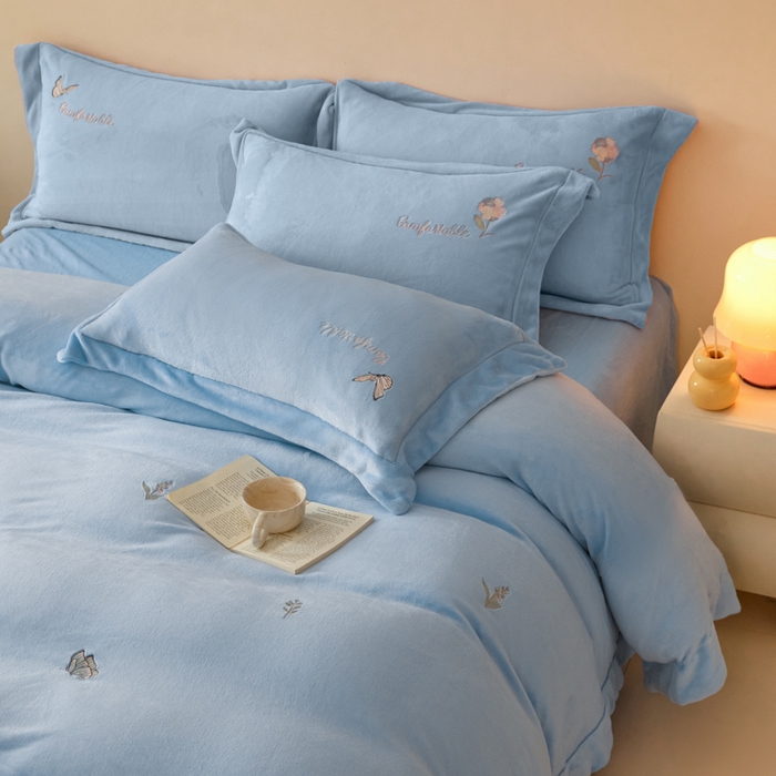 91家纺网 家纺一手货源 找家纺 新方向 2025新款全消光A类刺绣牛奶绒四件套-悦动 悦动-以太兰