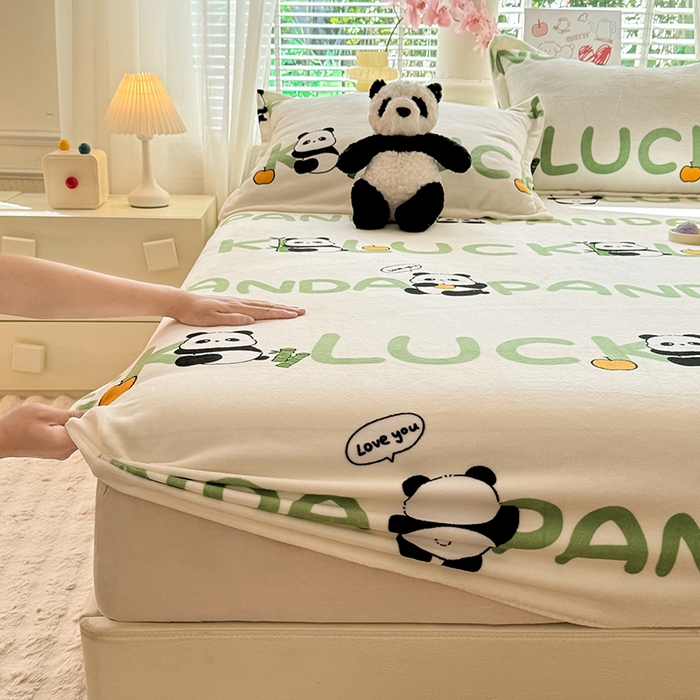 91家纺网 家纺一手货源 找家纺 妖妖家纺 2024新款200克牛奶绒单床笠 开心大熊猫