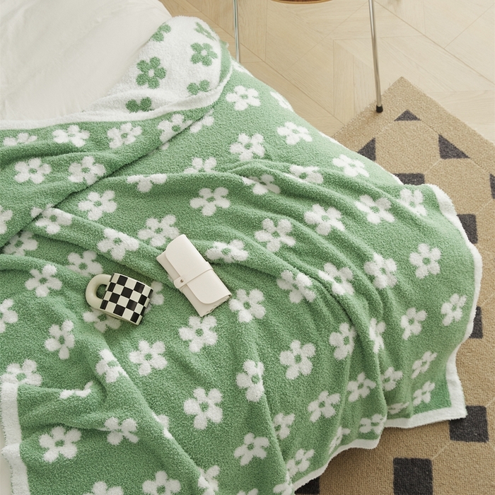 91家纺网 家纺一手货源 找家纺 暖绵绵家纺 2025新款半边绒清新甜美碎花多功能毯-普利朵 普利朵-绿色
