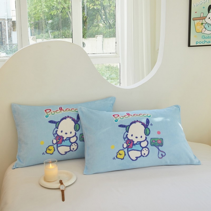 91家纺网 家纺一手货源 找家纺 蘭菲家纺 2024新款牛奶绒卡通三丽鸥单品枕套 恰恰舞步